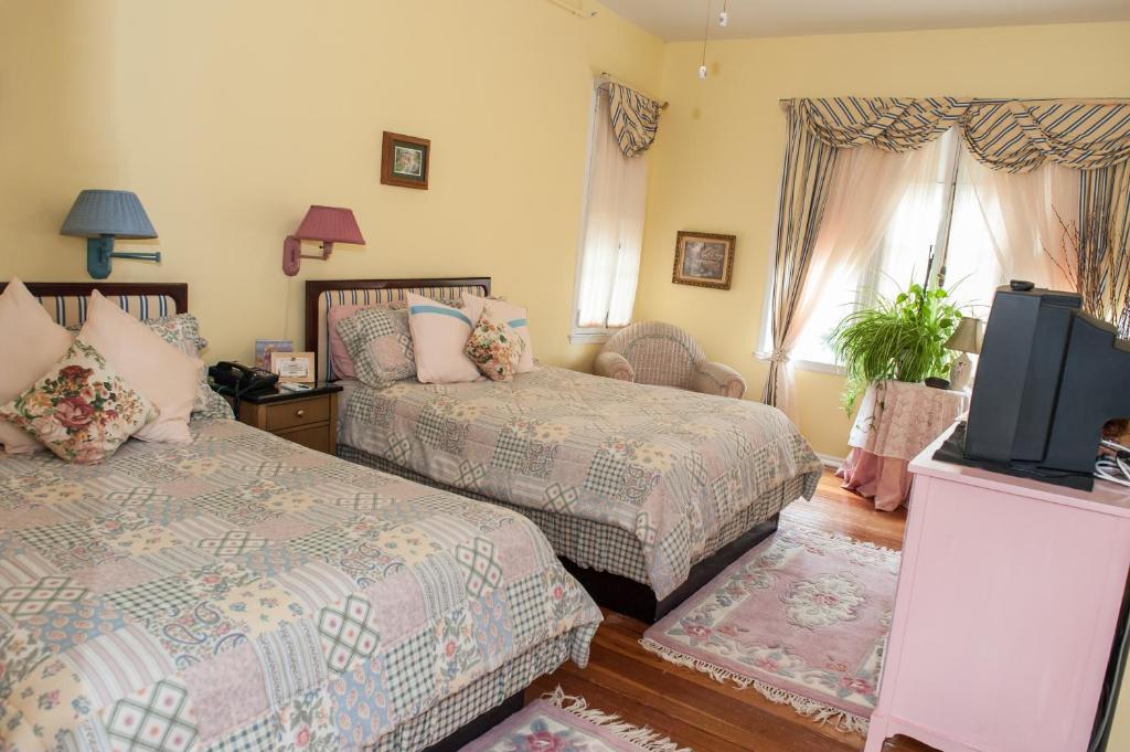 Cedars & Beeches Bed & Breakfast Long Branch Rom bilde